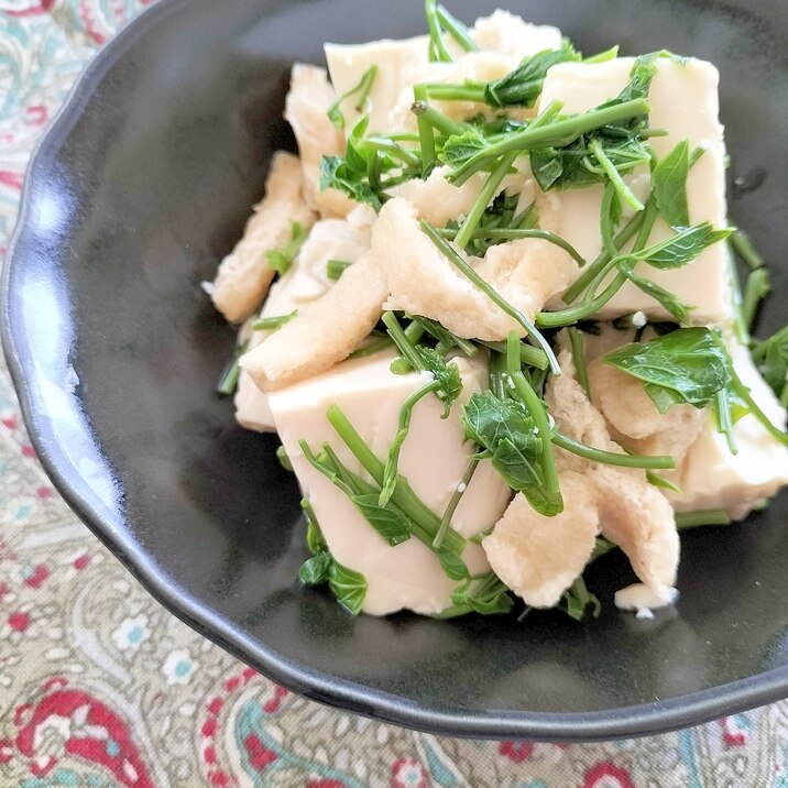 木の芽(アケビの芽)と油揚げの出汁豆腐♩